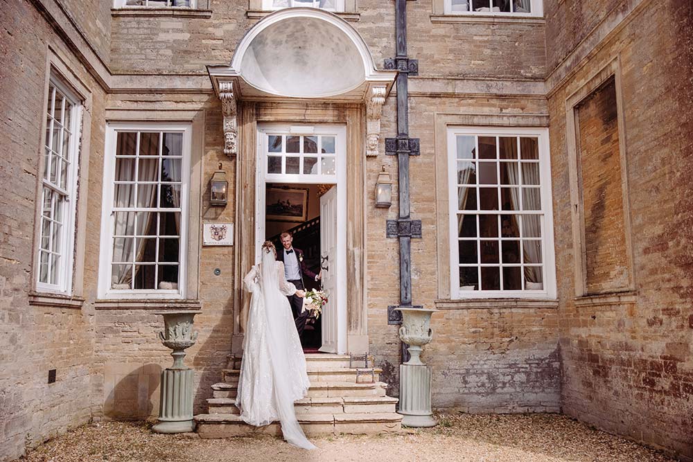 Bride and groom enter Hinwick House